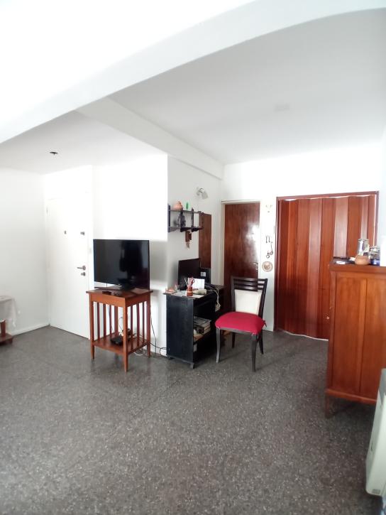 Excelente Depto. 4 Amb. C/ Balcon y Patio - Imagen# 19