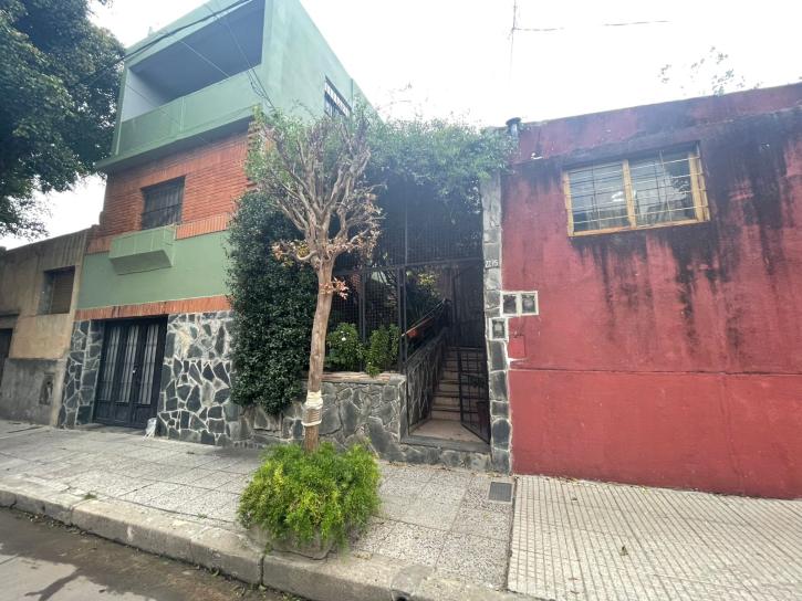 Excelente PH de 4 Ambientes C/balcon - Imagen# 2