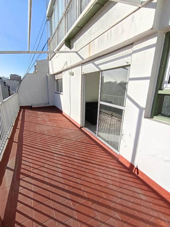 Excelente Depto. 2 Amb. C/balcon Aterrazado y Cochera - Imagen# 11