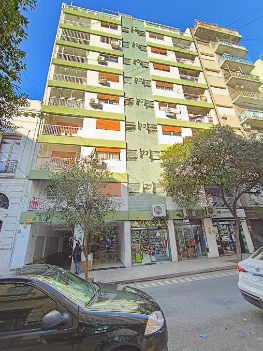 Excelente Depto. 2 Amb. C/balcon Aterrazado y Cochera - Imagen# 1