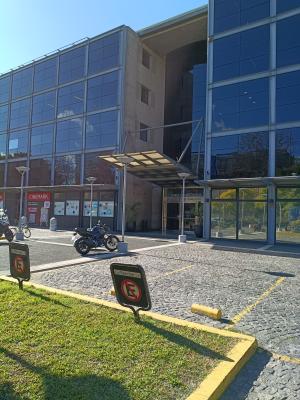 IMPECABLE OFCINA COMERCIAL CON COCHERAS en Alicia M. De Justo  VISTA AL DIQUE. - Imagen# 2