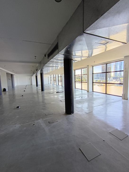 IMPECABLE OFCINA COMERCIAL CON COCHERAS en Alicia M. De Justo  VISTA AL DIQUE. - Imagen# 24