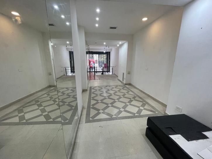 Local Comercial de Frente en La Calle Esmeralda Al 200 - Imagen# 9