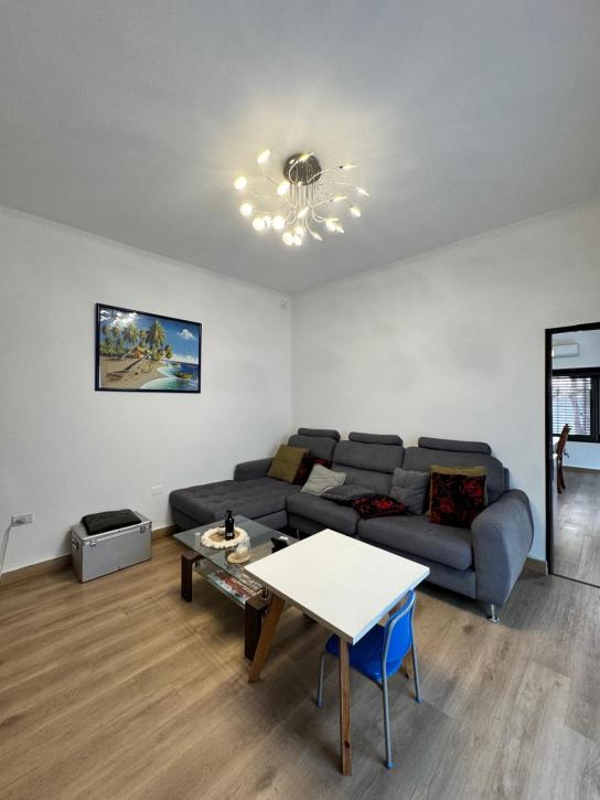 Casa de 4 Amb. C/patio, Terraza, Quincho y Garage - Imagen# 9