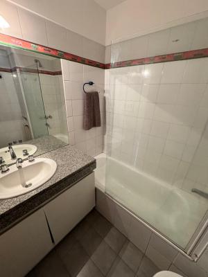 Excelente Piso de 4 Amb. c/2 Balcón y Cochera - Imagen# 19