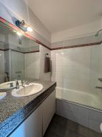 Excelente Piso de 4 Amb. c/2 Balcón y Cochera - Imagen# 18