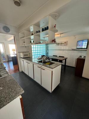 Excelente Piso de 4 Amb. c/2 Balcón y Cochera - Imagen# 11