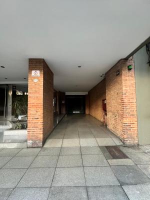 Excelente Piso de 4 Amb. c/2 Balcón y Cochera - Imagen# 3