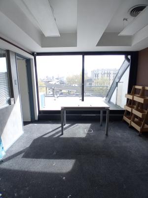 Oficina Amoblada C/cochera y Balcon - Imagen# 12
