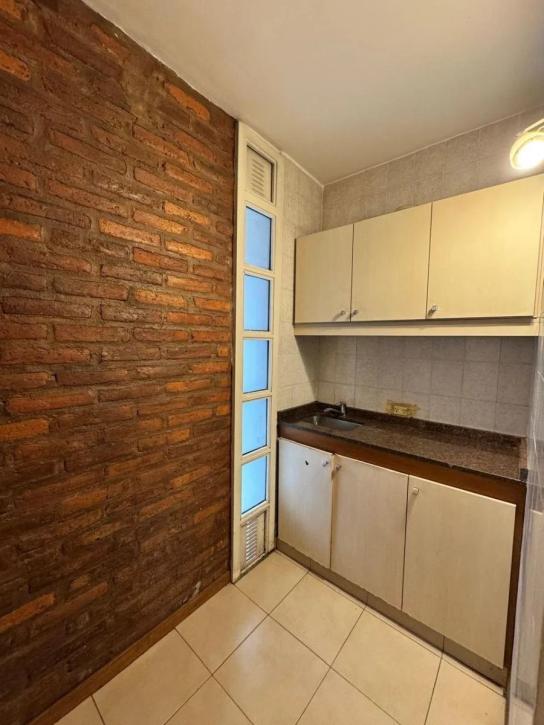 Excelente Oficina de 3 Amb. C/cochera - Imagen# 7