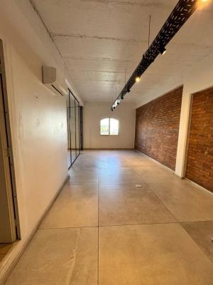 Excelente Oficina de 3 Amb. C/cochera - Imagen# 2