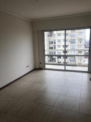 Excelente Depto. de 3 Ambientes C/balcon - Imagen# 1